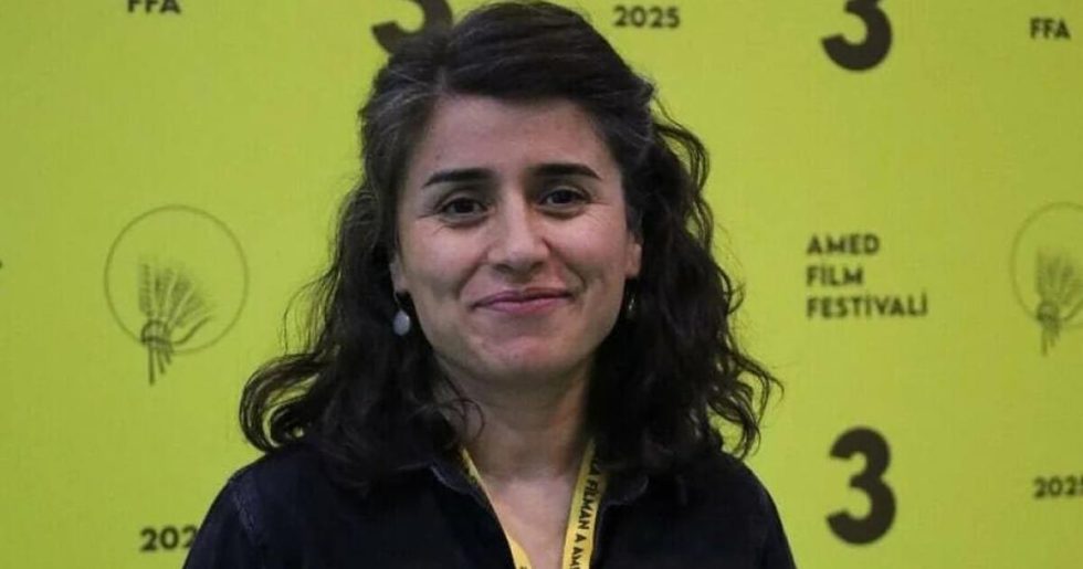 Η Κούρδισσα σκηνοθέτρια που πολεμά τη λογοκρισία